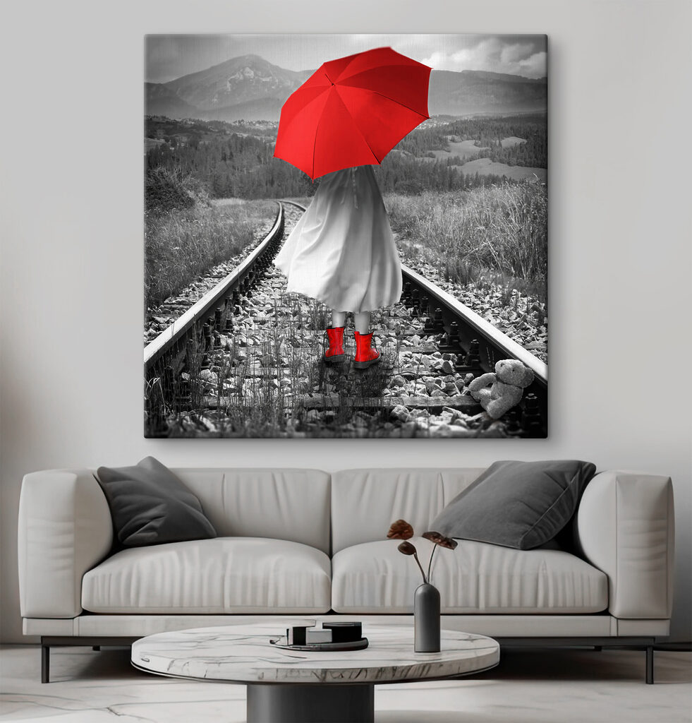 Czerwony parasol na torach — wnętrze 3