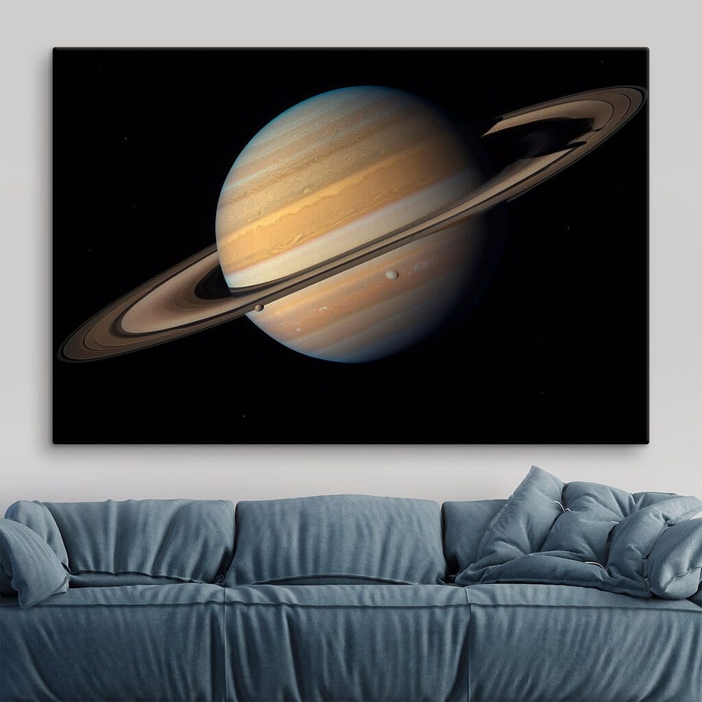 Saturn w kosmosie we wnętrzu