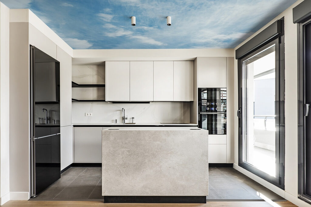 Smugi białych obłoków — wnętrze 8